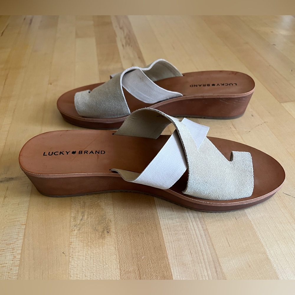 NWT Lucky Brand “Heliara” Wedge Sandals Tan Suede & Leather 11M NEW - Picture 3 of 8